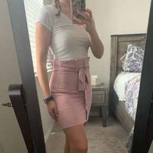 Mid skirt with buttons and tie